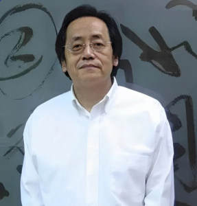为众生操劳瘦了的倪海厦